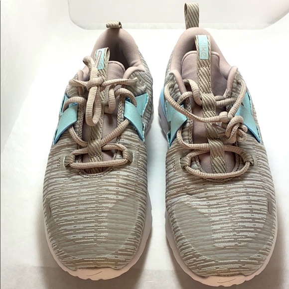 NEW Nike Arena tennis shoe - Picture 3 of 5